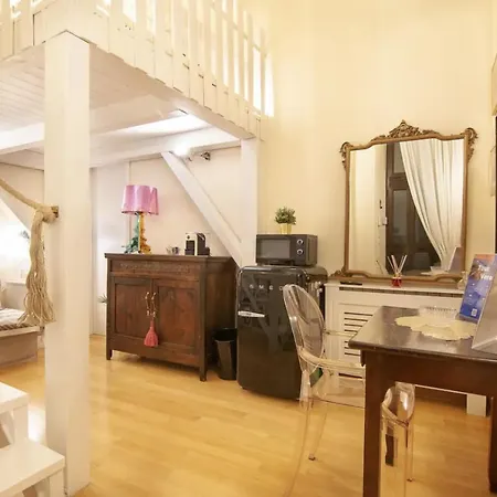 Lovely Piazza Delle Erbe ゲストハウス 3*